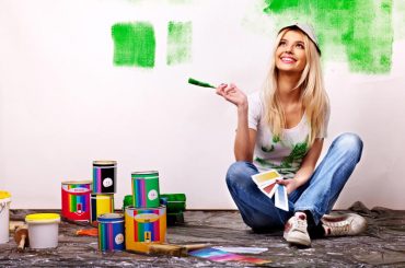 Tips on how to avoid streaks when painting with a brush.