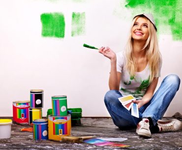 Tips on how to avoid streaks when painting with a brush.