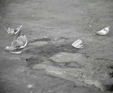 Can you vacuum broken glass.