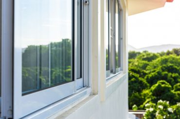 How to clean the tracks if you have a sliding window.