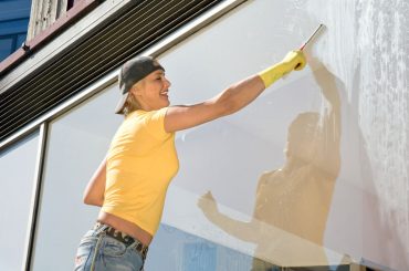 How to clean high windows step by step.