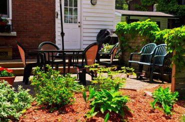 Cleaning oxidized plastic patio chairs,