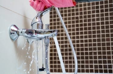 Best bathroom scrubbers for cleaning bath tubs and shower cabins.