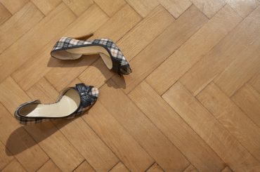 Tips for quieting noisy heels. Stop clicking heels.