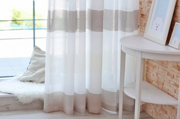 How to make a room look bigger with curtains.