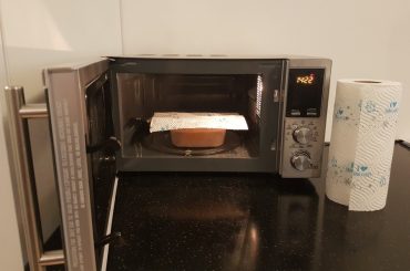 Is it safe to microwave paper towels?