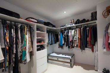 What are the standard closet dimensions. What of closet to build.