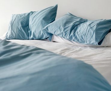 Microfiber bed sheets pros and cons.