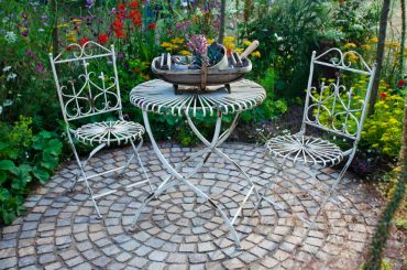 How to remove rust from metal furniture. Clean your rusty patio chairs.