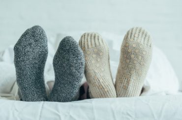 How to get warm in bed. How to warm up your feet.