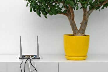 Can Wi-Fi signal travel through walls?