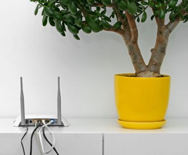 Can Wi-Fi signal travel through walls?