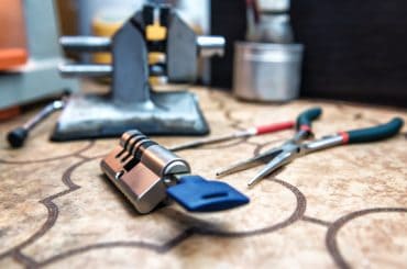 Fixing a door lock cylinder.