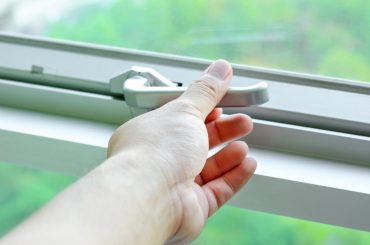 How to install a window lock.