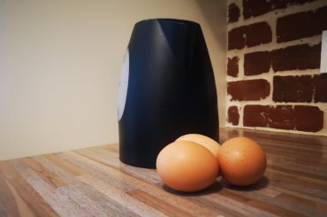 Boiling eggs in an electric kettle.