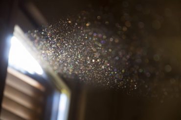 How to stop dust coming through the windows. Should you keep the windows open?