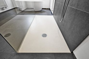 The best materials for shower floors. What options do you have?