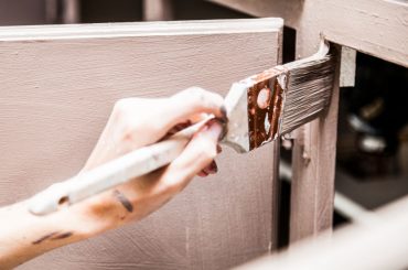 Priming wooden cabinets: How many coats to apply?