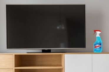 Using Windex to clean a TV screen: Can you do it?