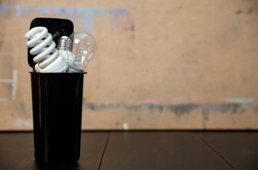 Disposing of old light bulbs (LED, halogen, fluorescent).